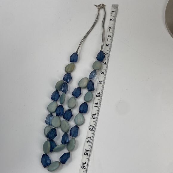 Acrylic blue stone and wooden bead layered necklace - Picture 5 of 5